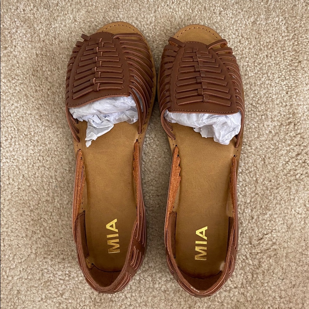 MIA woven flats.